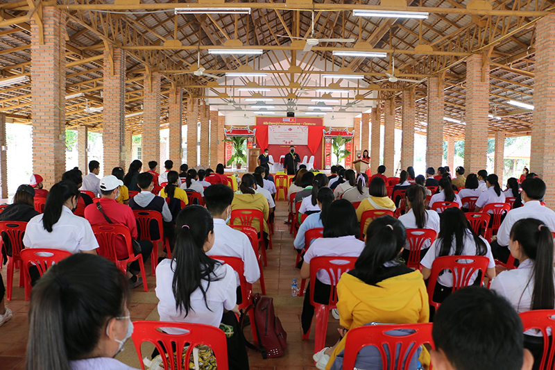 กิจกรรมสานสัมพันธ์ ระหว่าง นศ.ม.นครพนมกับชุมชน เพื่อเรียนรู้ประเพณีห่อข้าวต้มเวียดนามเนื่องในโอกาสต้อนรับปีใหม่เวียดนามและตรุษจีน
