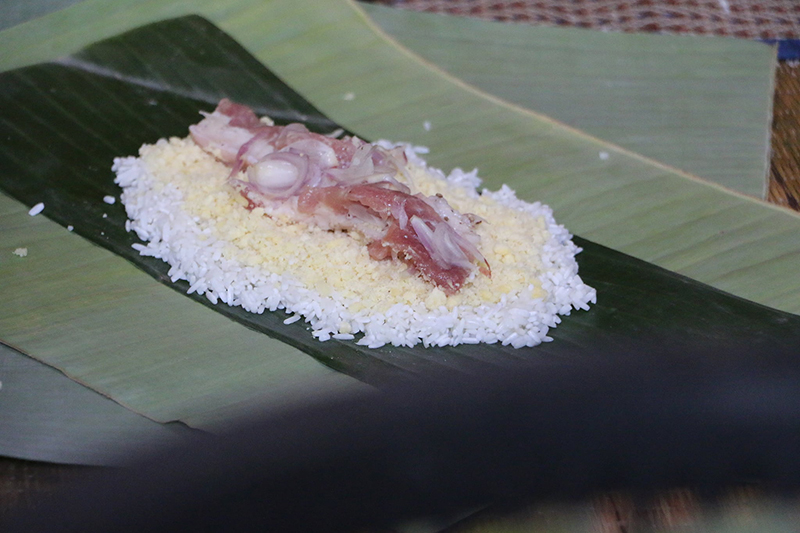 กิจกรรมสานสัมพันธ์ ระหว่าง นศ.ม.นครพนมกับชุมชน เพื่อเรียนรู้ประเพณีห่อข้าวต้มเวียดนามเนื่องในโอกาสต้อนรับปีใหม่เวียดนามและตรุษจีน