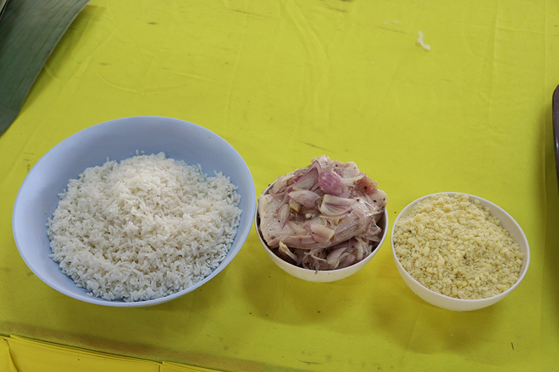 กิจกรรมสานสัมพันธ์ ระหว่าง นศ.ม.นครพนมกับชุมชน เพื่อเรียนรู้ประเพณีห่อข้าวต้มเวียดนามเนื่องในโอกาสต้อนรับปีใหม่เวียดนามและตรุษจีน