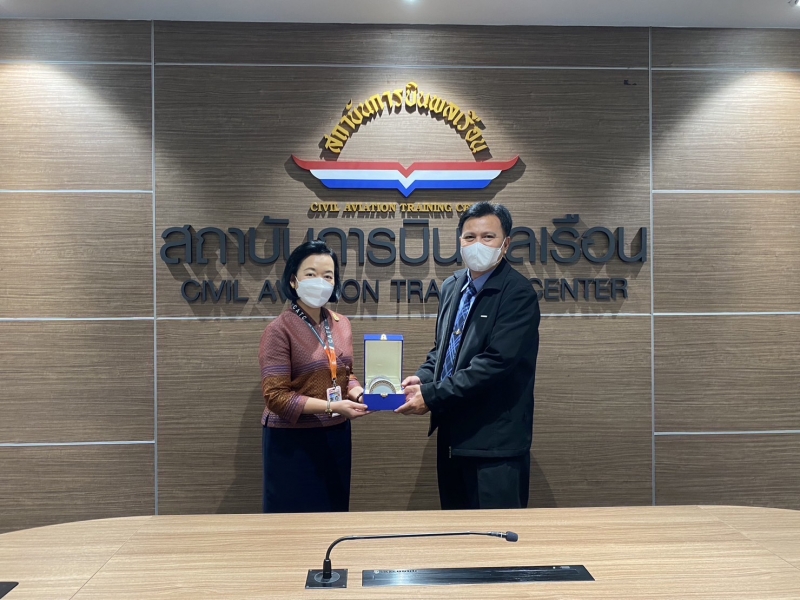 ม.นครพนม ลงนามความร่วมมือทางวิชาการฝึกอบรมศิษย์การบิน กับสถาบันการบินพลเรือน