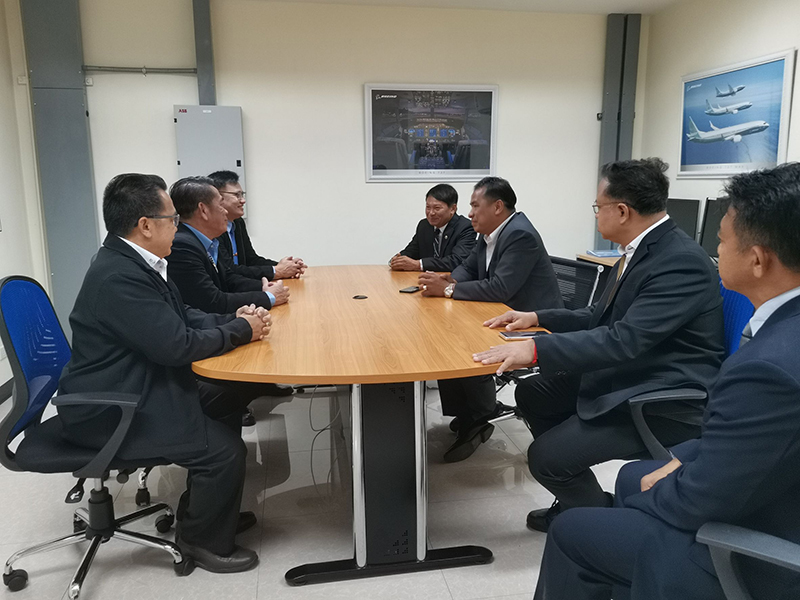 ม.นครพนม หารือการพัฒนาการเรียนการสอนด้านการบินและอากาศยาน ณ ศูนย์ฝึกการบิน บ.ไทยไลอ้อนแอร์ จำกัด