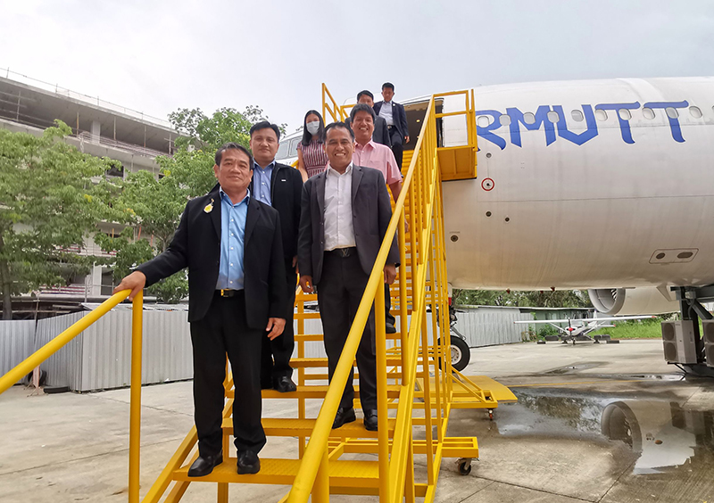 ม.นครพนม หารือการพัฒนาการเรียนการสอนด้านการบินและอากาศยาน ณ ศูนย์ฝึกการบิน บ.ไทยไลอ้อนแอร์ จำกัด