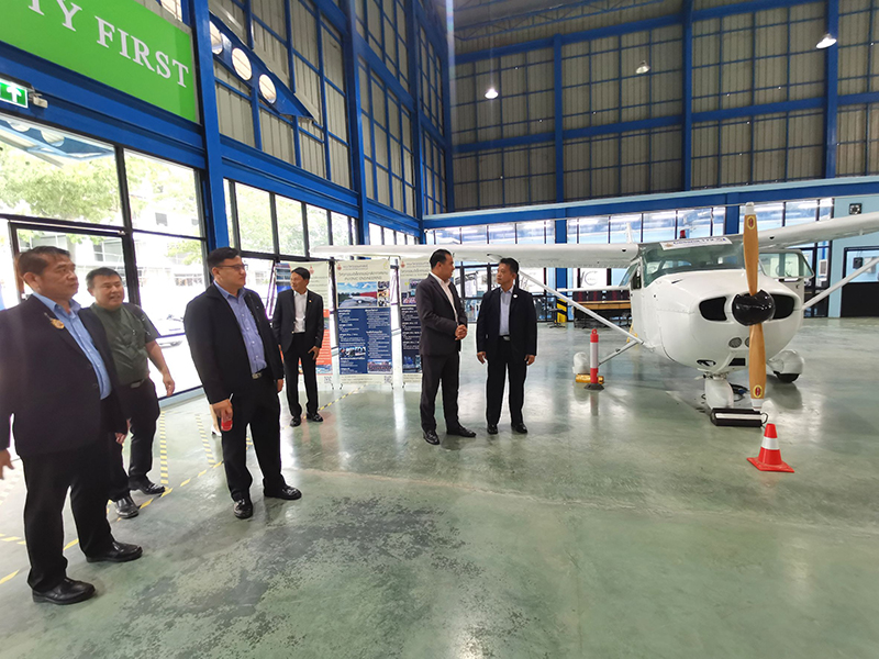 ม.นครพนม หารือการพัฒนาการเรียนการสอนด้านการบินและอากาศยาน ณ ศูนย์ฝึกการบิน บ.ไทยไลอ้อนแอร์ จำกัด