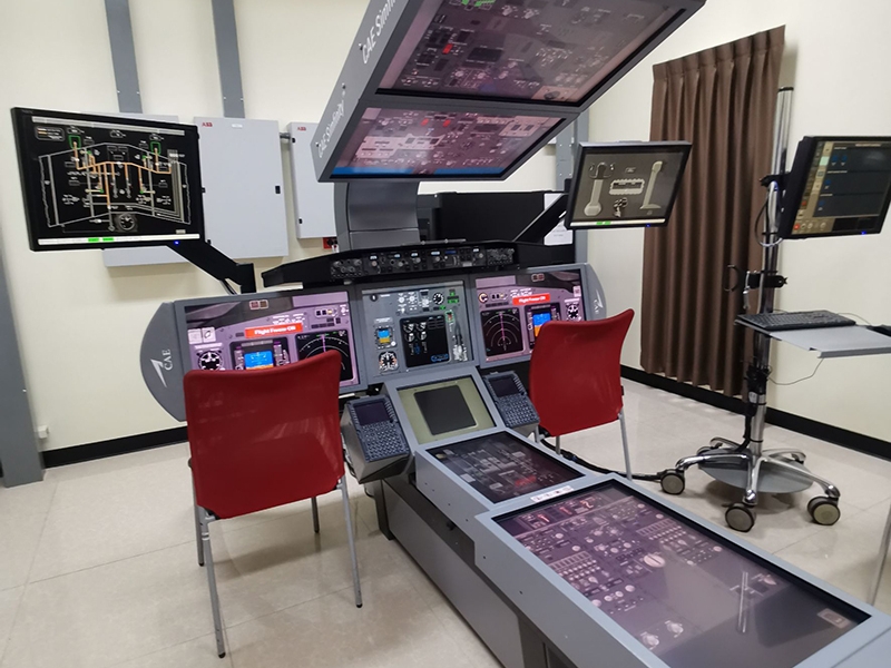 ม.นครพนม หารือการพัฒนาการเรียนการสอนด้านการบินและอากาศยาน ณ ศูนย์ฝึกการบิน บ.ไทยไลอ้อนแอร์ จำกัด