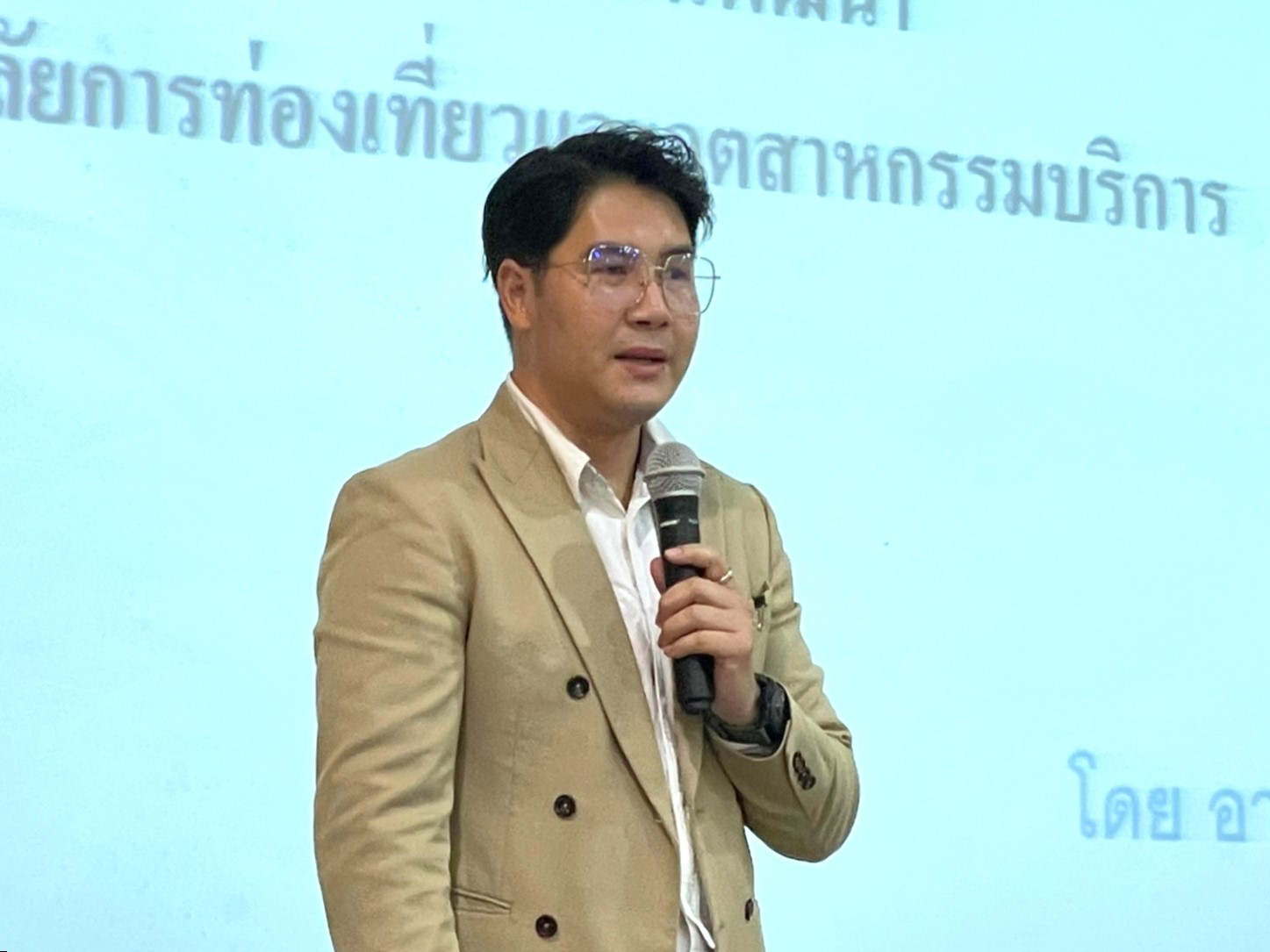 ม.นครพนม จัดเวทีแสดงวิสัยทัศน์การสรรหาคณบดีวิทยาลัยการท่องเที่ยวและอุตสาหกรรมบริการ