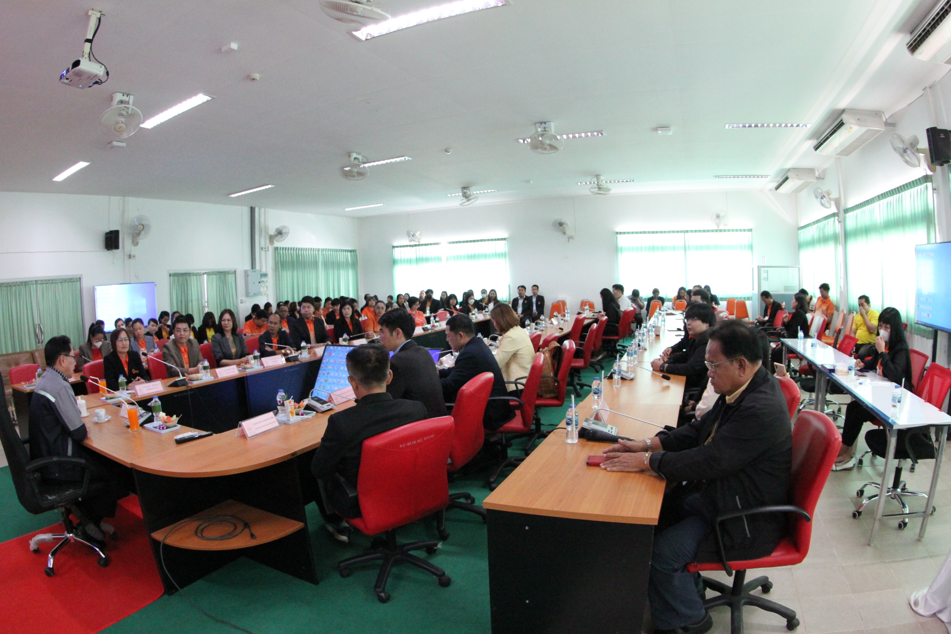 รก.อธิการบดี ม.นครพนม ลงพื้นที่พบปะบุคลากร 4 หน่วยงานในเขตพื้นที่มรุกขนคร และเขตพื้นที่ฐานบิน เพื่อรับฟังความคิดเห็นของประชาคม