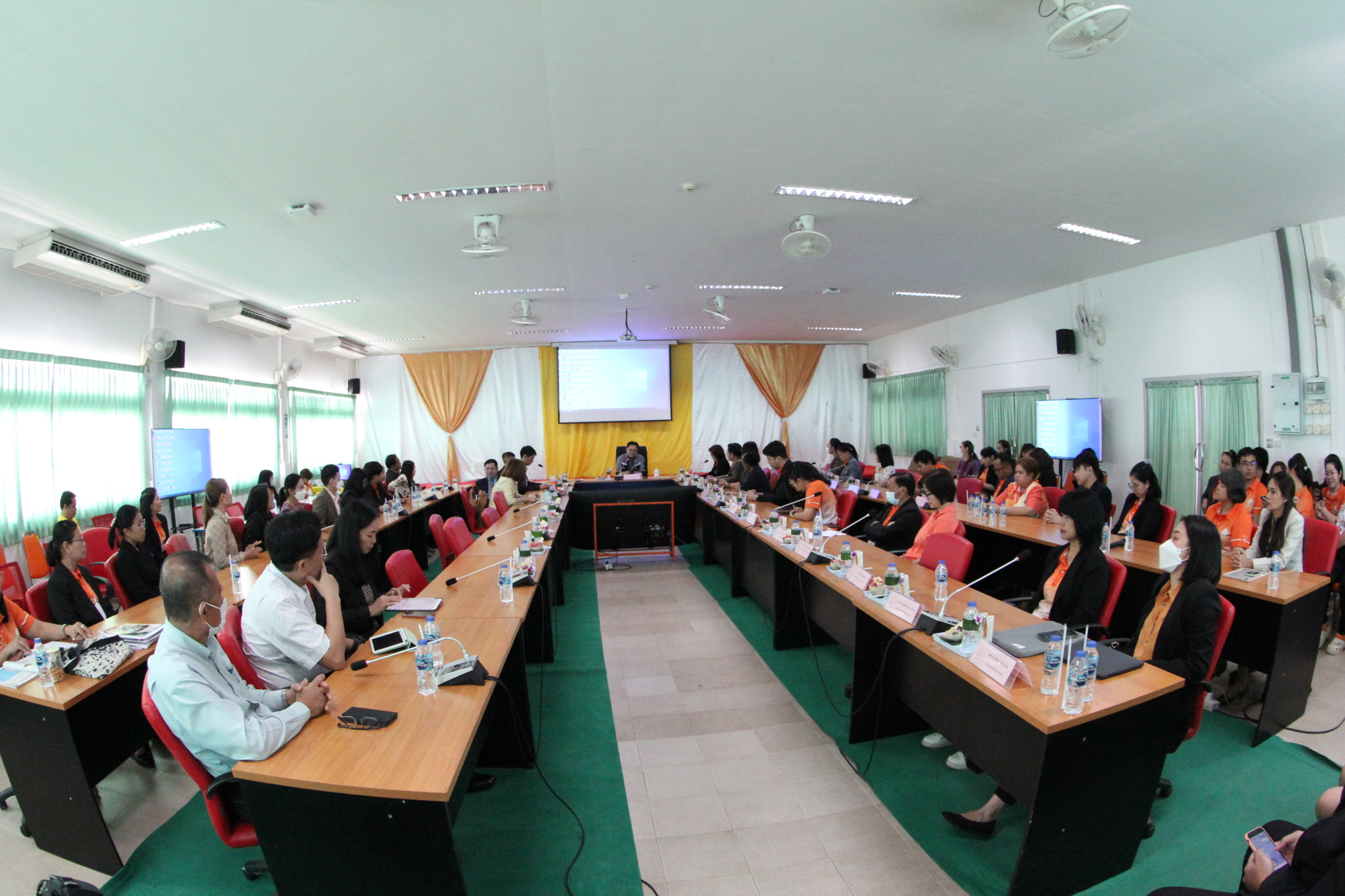 รก.อธิการบดี ม.นครพนม ลงพื้นที่พบปะบุคลากร 4 หน่วยงานในเขตพื้นที่มรุกขนคร และเขตพื้นที่ฐานบิน เพื่อรับฟังความคิดเห็นของประชาคม