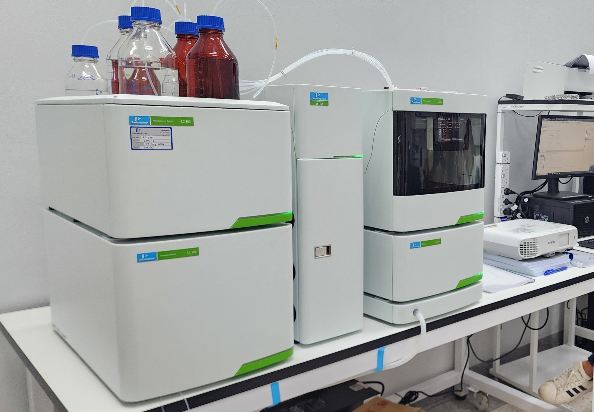 คณะวิทยาศาสตร์ ม.นครพนม จัดอบรมการใช้งานเครื่อง HPLC และ Preperative LC (The Faculty of Science at Nakhon Phanom University organized training on the use of HPLC and Preparative LC machines.﻿)