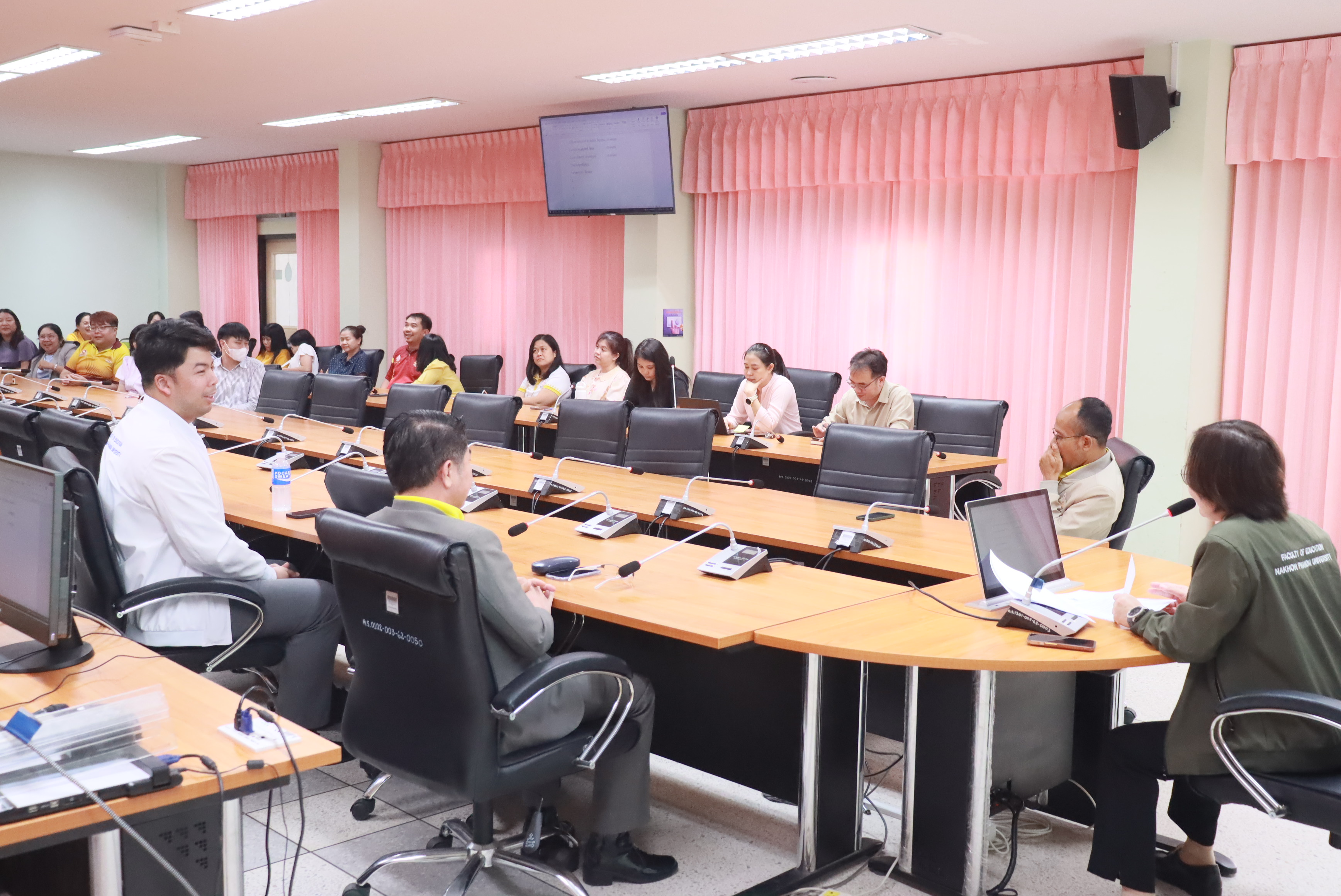 คณะครุศาสตร์ มนพ. จัดประชุมคัดเลือกบุคลากรเป็นกรรมการ ก.บ.ม.