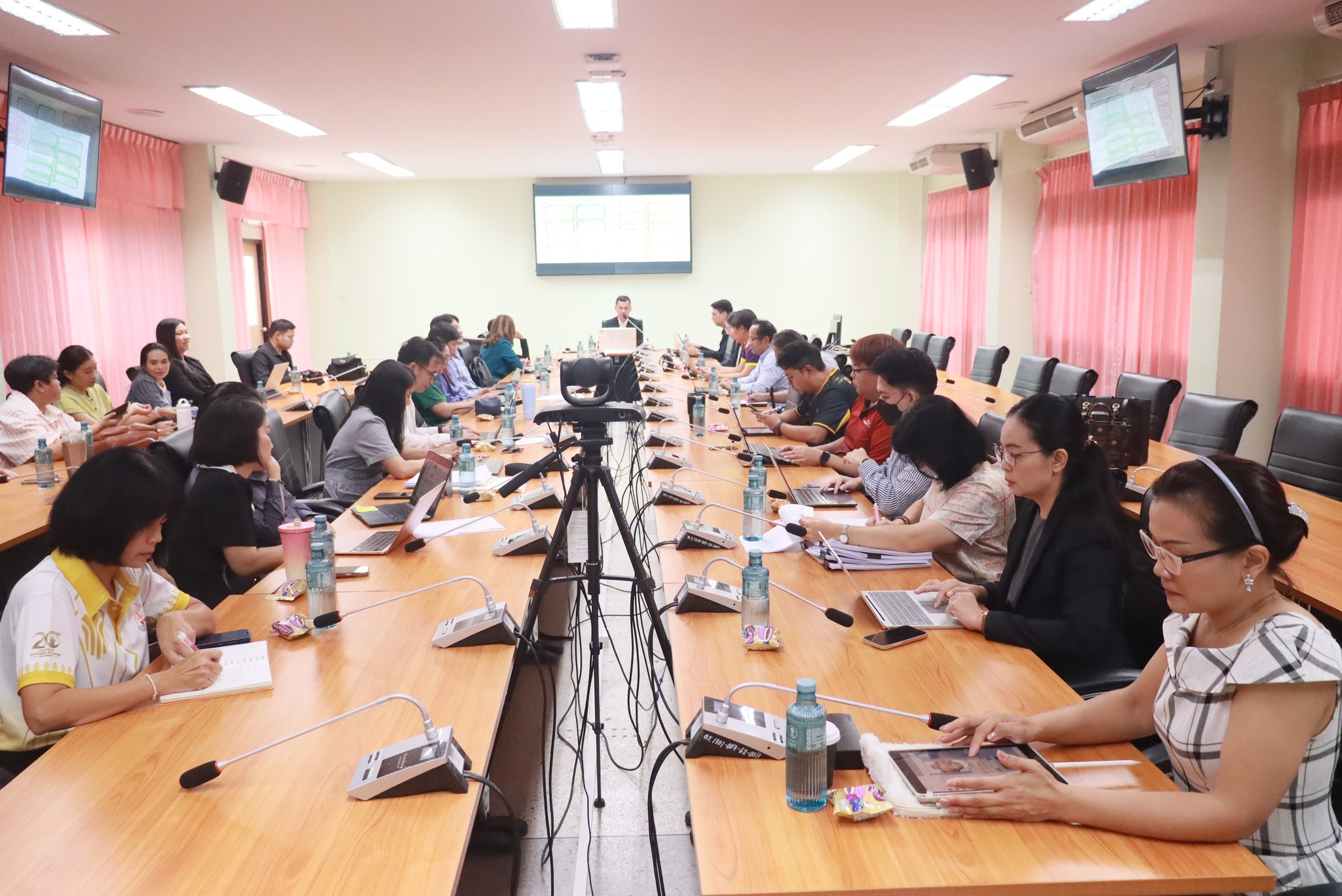 สถาบันวิจัยและพัฒนา ม.นครพนม ได้เข้ามาบรรยายหัวข้อ “กรอบทุน FF 2027” ให้กับอาจารย์ คณะครุศาตร์