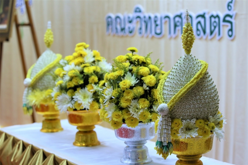 มนพ. วางพานพุ่มถวายราชสักการะพระบรมฉายาลักษณ์ รัชกาลที่ 4 “พระบิดาแห่งวิทยาศาสตร์ไทย”