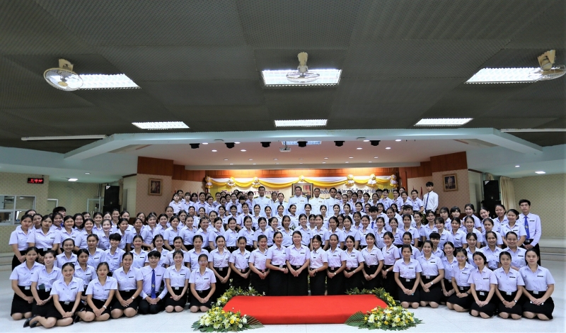 มนพ. วางพานพุ่มถวายราชสักการะพระบรมฉายาลักษณ์ รัชกาลที่ 4 “พระบิดาแห่งวิทยาศาสตร์ไทย”