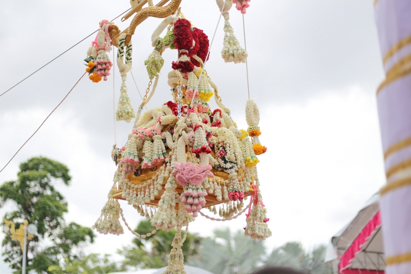 มนพ. ร่วมพิธีสมโภชยกยอดน้ำค้างทองคำ กระดิ่งทองคำชัยมงคล และดอกบัวทองคำ ประดิษฐานบนยอดพระธาตุพนมบรมเจดีย์