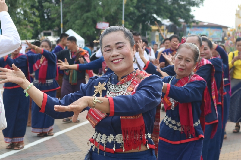 มนพ. ร่วมพิธีสมโภชยกยอดน้ำค้างทองคำ กระดิ่งทองคำชัยมงคล และดอกบัวทองคำ ประดิษฐานบนยอดพระธาตุพนมบรมเจดีย์