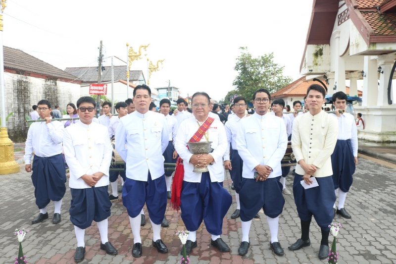 มนพ. ร่วมพิธีสมโภชยกยอดน้ำค้างทองคำ กระดิ่งทองคำชัยมงคล และดอกบัวทองคำ ประดิษฐานบนยอดพระธาตุพนมบรมเจดีย์