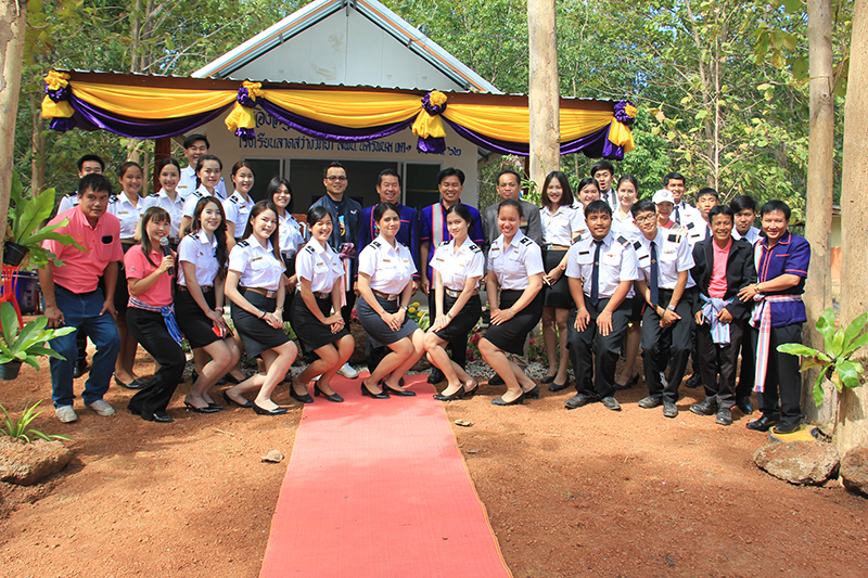 สำนักวิทยบริการ มนพ.ร่วมกับบริษัทเดอเบล จำกัด จัดโครงการห้องสมุดนี้     พี่ให้น้อง ปี 14