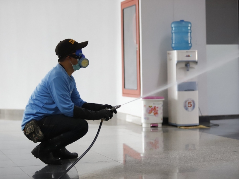 ม.นครพนม ร่วมกับด่านกักกันสัตว์นครพนม ฉีดพ่นน้ำยาฆ่าเชื้อโรคพิฆาตไวรัสCOVID-19