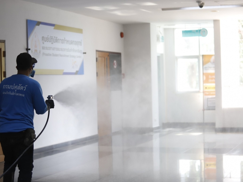 ม.นครพนม ร่วมกับด่านกักกันสัตว์นครพนม ฉีดพ่นน้ำยาฆ่าเชื้อโรคพิฆาตไวรัสCOVID-19