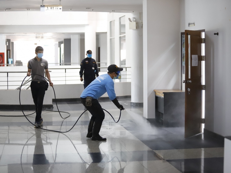 ม.นครพนม ร่วมกับด่านกักกันสัตว์นครพนม ฉีดพ่นน้ำยาฆ่าเชื้อโรคพิฆาตไวรัสCOVID-19