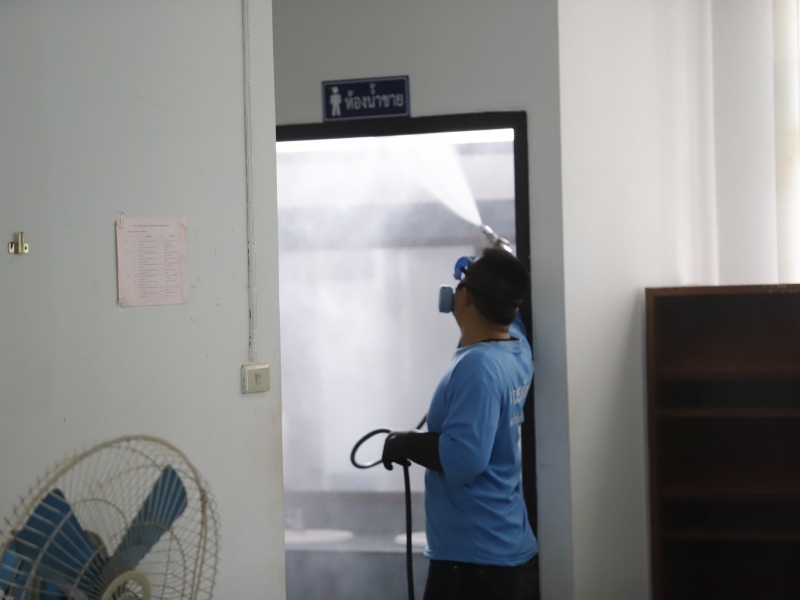 ม.นครพนม ร่วมกับด่านกักกันสัตว์นครพนม ฉีดพ่นน้ำยาฆ่าเชื้อโรคพิฆาตไวรัสCOVID-19