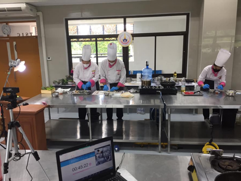 นักศึกษา วิทยาลัยการท่องเที่ยวและอุตสาหกรรมบริการ คว้ารางวัลชนะเลิศ Food and Beverage Stylist : “อยู่ดี กินดี มีสไตล์”ในยุคโควิด-19 จากการแข่งขัน THM Fair 2021