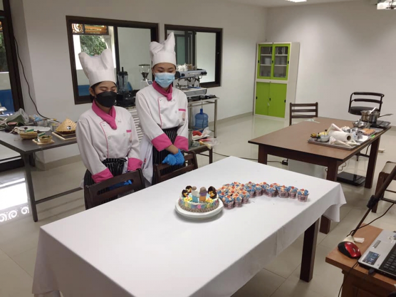 นักศึกษา วิทยาลัยการท่องเที่ยวและอุตสาหกรรมบริการ คว้ารางวัลชนะเลิศ Food and Beverage Stylist : “อยู่ดี กินดี มีสไตล์”ในยุคโควิด-19 จากการแข่งขัน THM Fair 2021