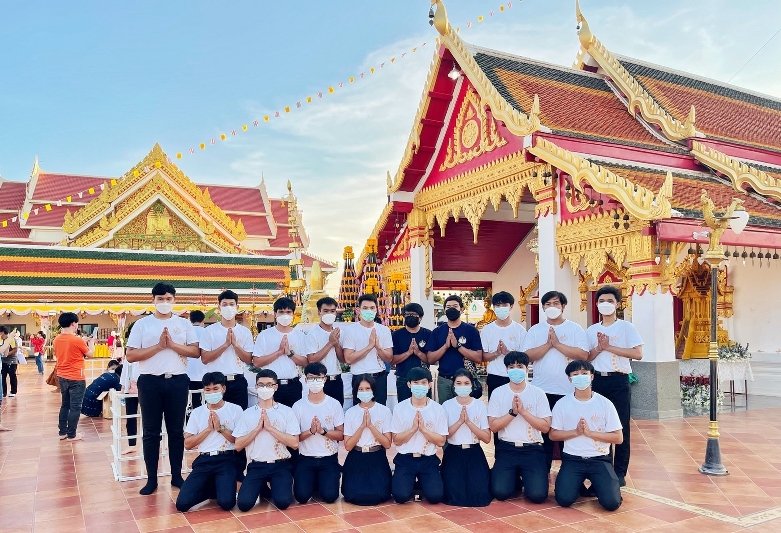 ม.นครพนม นำนักศึกษาวงพิณพาทย์ คณะครุศาสตร์ ร่วมพิธียกปลียอดทองคำและสุวรรณฉัตรทอง 7 ชั้น พระธาตุเชิงชุม จ.สกลนคร