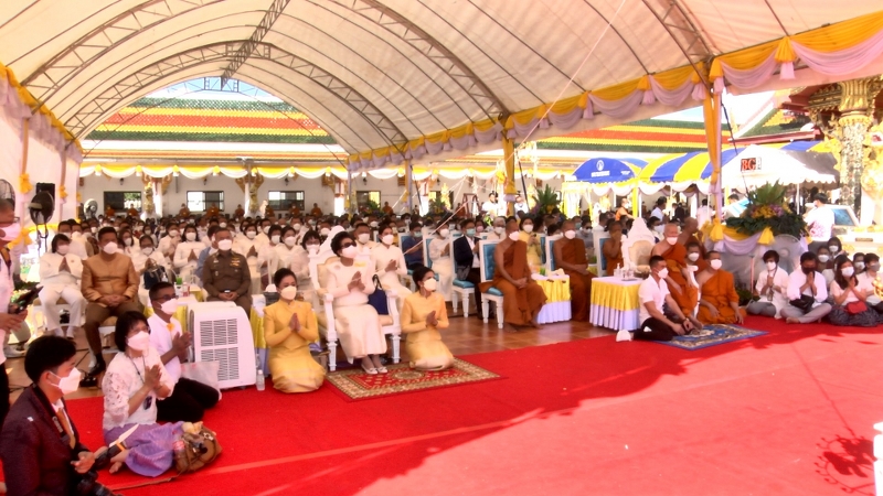 ม.นครพนม นำนักศึกษาวงพิณพาทย์ คณะครุศาสตร์ ร่วมพิธียกปลียอดทองคำและสุวรรณฉัตรทอง 7 ชั้น พระธาตุเชิงชุม จ.สกลนคร