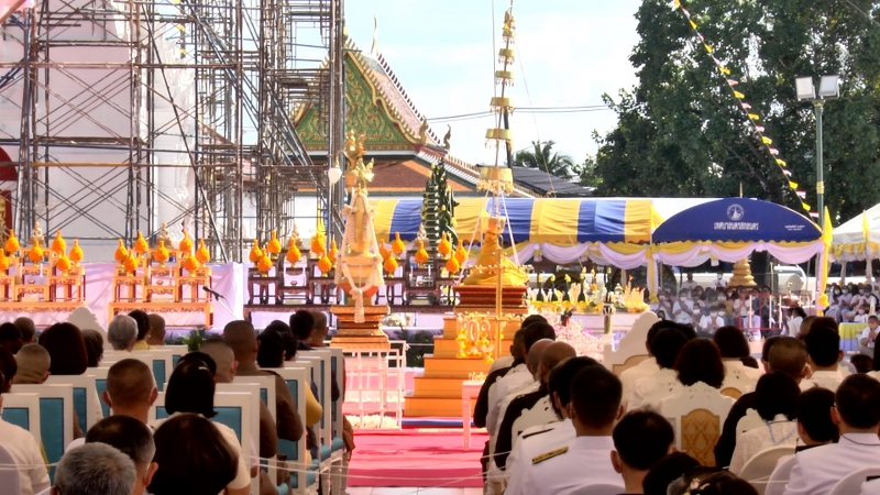 ม.นครพนม นำนักศึกษาวงพิณพาทย์ คณะครุศาสตร์ ร่วมพิธียกปลียอดทองคำและสุวรรณฉัตรทอง 7 ชั้น พระธาตุเชิงชุม จ.สกลนคร