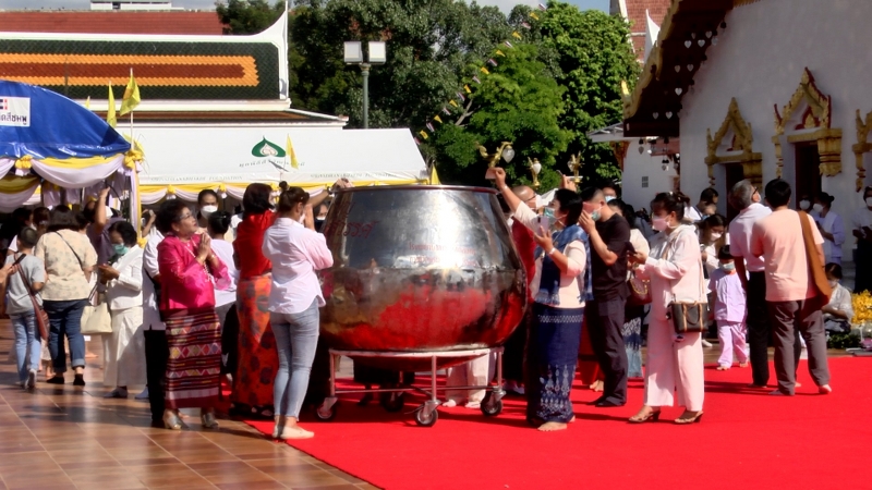 ม.นครพนม นำนักศึกษาวงพิณพาทย์ คณะครุศาสตร์ ร่วมพิธียกปลียอดทองคำและสุวรรณฉัตรทอง 7 ชั้น พระธาตุเชิงชุม จ.สกลนคร