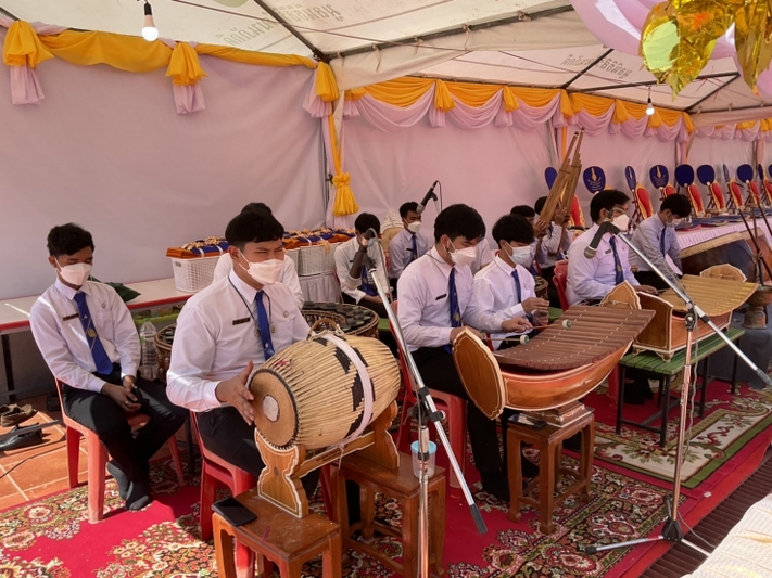 ม.นครพนม นำนักศึกษาวงพิณพาทย์ คณะครุศาสตร์ ร่วมพิธียกปลียอดทองคำและสุวรรณฉัตรทอง 7 ชั้น พระธาตุเชิงชุม จ.สกลนคร