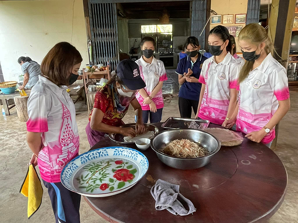 วิทยาลัยการท่องเที่ยวและอุตสาหกรรมบริการ จัดกิจกรรมสืบสานวัฒนธรรมและอาหารท้องถิ่นของชาวไทยเชื้อสายเวียดนามในจังหวัดนครพนม