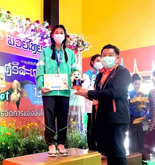 ม.นครพนม แสดงความยินดีกับน้อง