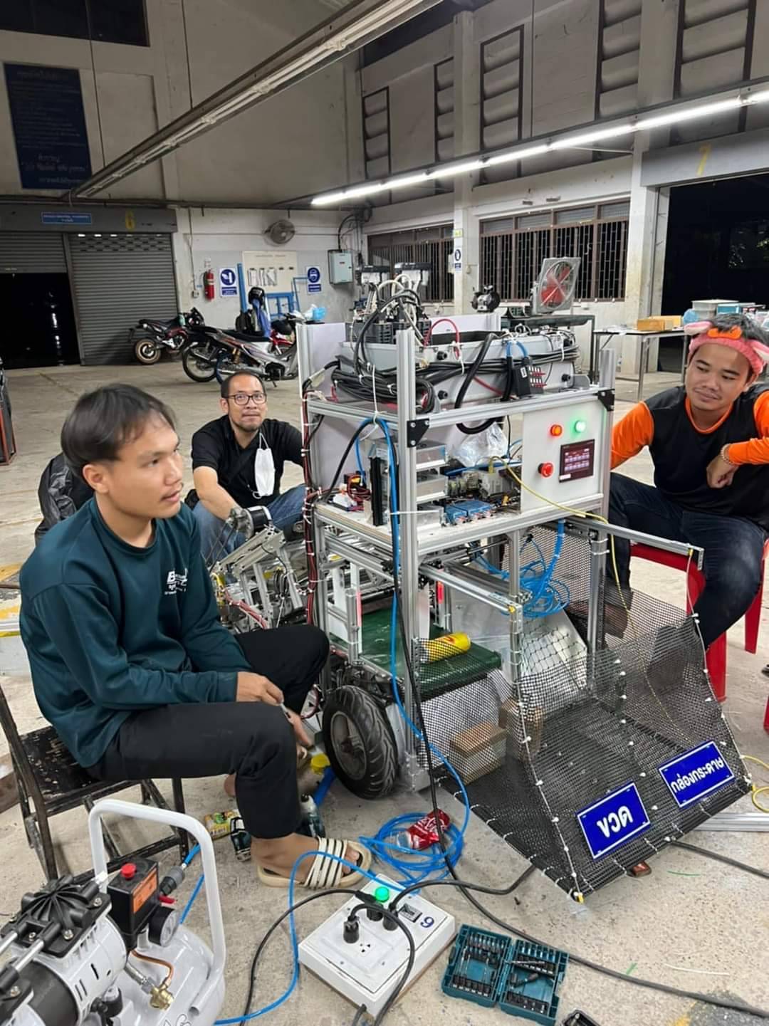 นักศึกษาวิทยาลัยธาตุพนม คว้ารางวัลความคิดสร้างสรรค์ จากการแข่งขันหุ่นยนต์ ส.ส.ท. ชิงแชมป์ประเทศไทย