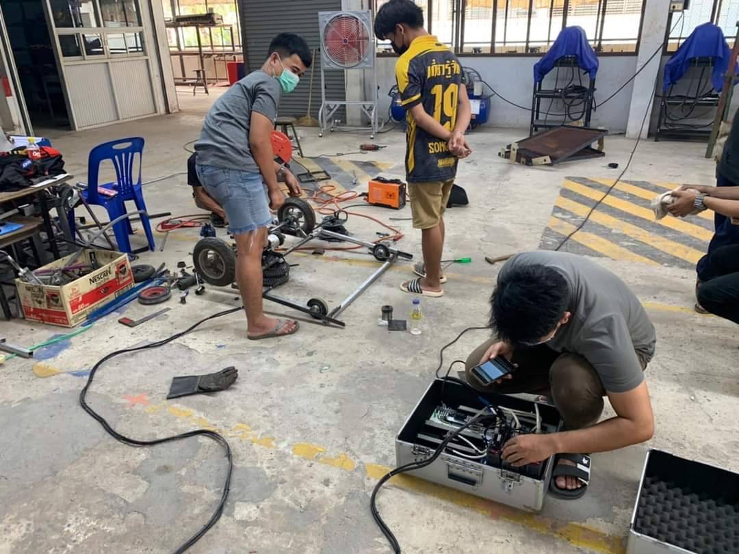 นักศึกษาวิทยาลัยธาตุพนม คว้ารางวัลความคิดสร้างสรรค์ จากการแข่งขันหุ่นยนต์ ส.ส.ท. ชิงแชมป์ประเทศไทย