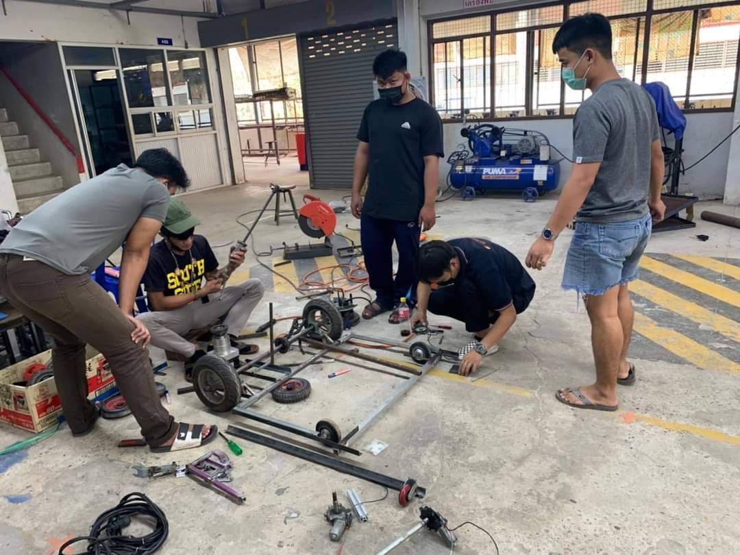 นักศึกษาวิทยาลัยธาตุพนม คว้ารางวัลความคิดสร้างสรรค์ จากการแข่งขันหุ่นยนต์ ส.ส.ท. ชิงแชมป์ประเทศไทย