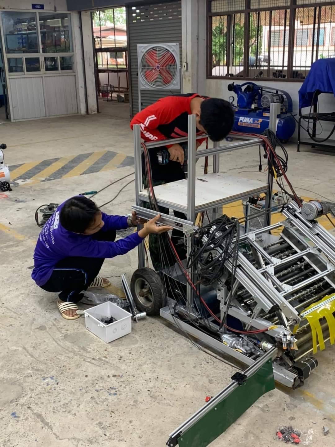 นักศึกษาวิทยาลัยธาตุพนม คว้ารางวัลความคิดสร้างสรรค์ จากการแข่งขันหุ่นยนต์ ส.ส.ท. ชิงแชมป์ประเทศไทย