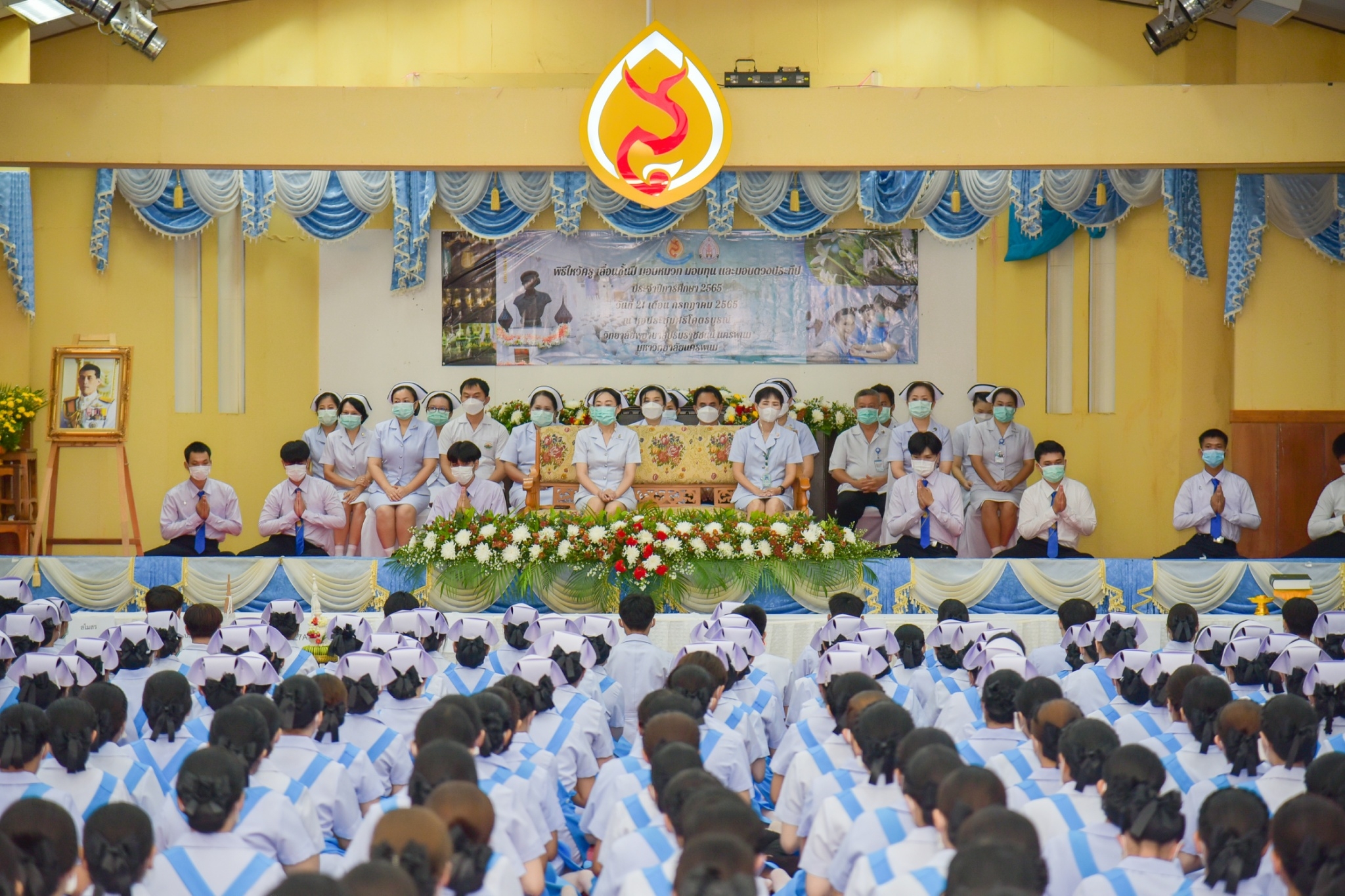 วพบ.นครพนม จัดพิธีไหว้ครู มอบหมวก เลื่อนชั้นปี และมอบทุนการศึกษา ประจำปีการศึกษา 2565