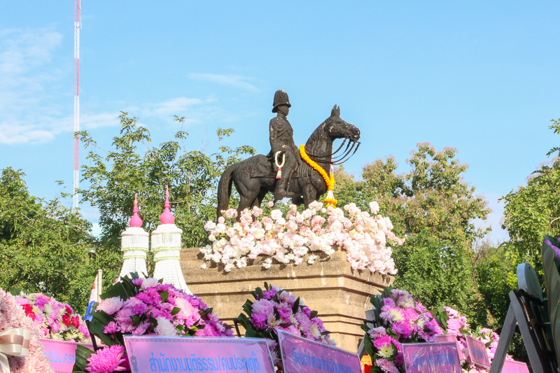 มนพ.ร่วมประกอบพิธีวางพวงมาลาน้อมรำลึกพระมหากรุณาธิคุณ รัชกาลที่ 5 เนื่องในวันคล้ายวันสวรรคต