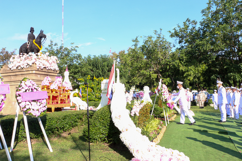 มนพ.ร่วมประกอบพิธีวางพวงมาลาน้อมรำลึกพระมหากรุณาธิคุณ รัชกาลที่ 5 เนื่องในวันคล้ายวันสวรรคต