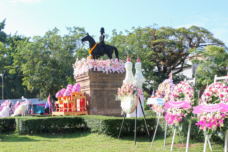 มนพ.ร่วมประกอบพิธีวางพวงมาลาน้อมรำลึกพระมหากรุณาธิคุณ รัชกาลที่ 5 เนื่องในวันคล้ายวันสวรรคต