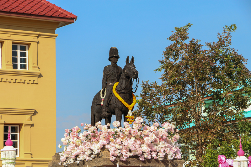 มนพ.ร่วมประกอบพิธีวางพวงมาลาน้อมรำลึกพระมหากรุณาธิคุณ รัชกาลที่ 5 เนื่องในวันคล้ายวันสวรรคต