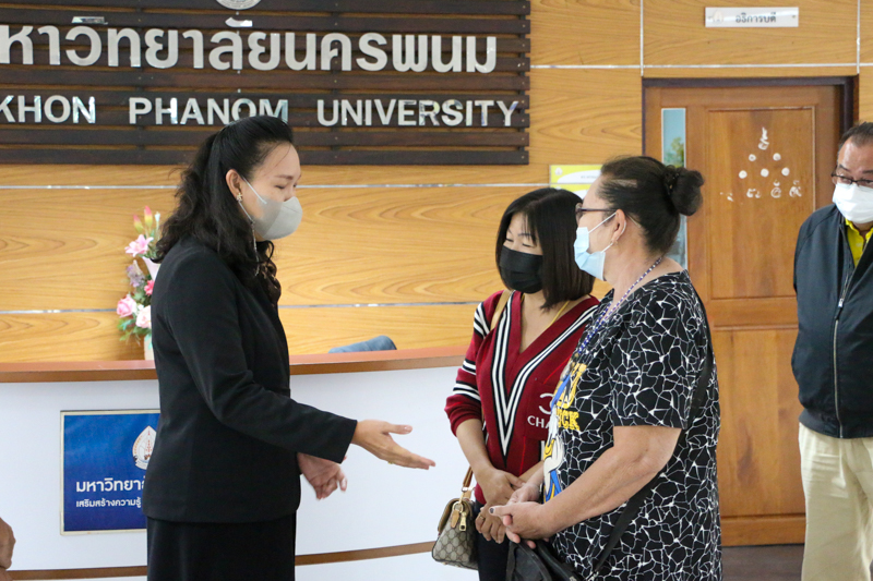 มนพ.มอบเงินมอบสินไหมแก่ครอบครัวนักศึกษาคณะเทคโนโลยีอุตสาหกรรมที่เสียชีวิต