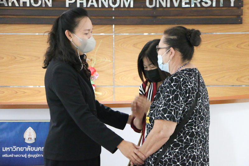 มนพ.มอบเงินมอบสินไหมแก่ครอบครัวนักศึกษาคณะเทคโนโลยีอุตสาหกรรมที่เสียชีวิต