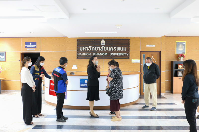 มนพ.มอบเงินมอบสินไหมแก่ครอบครัวนักศึกษาคณะเทคโนโลยีอุตสาหกรรมที่เสียชีวิต