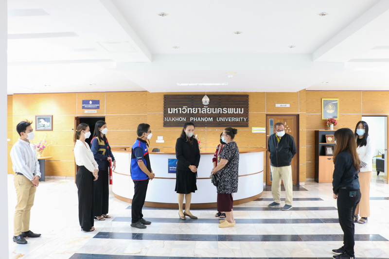 มนพ.มอบเงินมอบสินไหมแก่ครอบครัวนักศึกษาคณะเทคโนโลยีอุตสาหกรรมที่เสียชีวิต