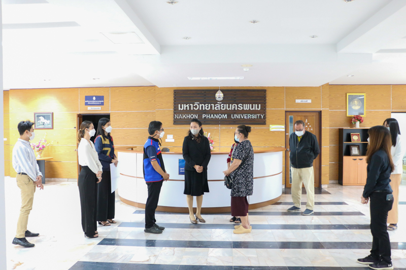 มนพ.มอบเงินมอบสินไหมแก่ครอบครัวนักศึกษาคณะเทคโนโลยีอุตสาหกรรมที่เสียชีวิต