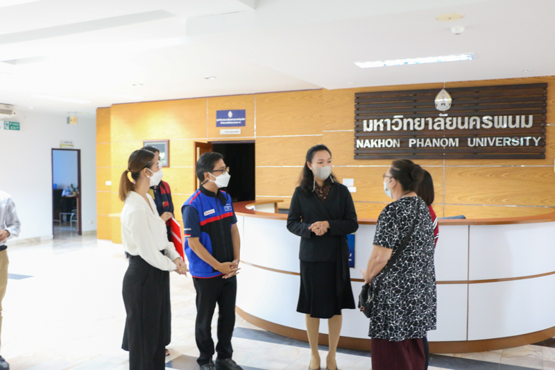 มนพ.มอบเงินมอบสินไหมแก่ครอบครัวนักศึกษาคณะเทคโนโลยีอุตสาหกรรมที่เสียชีวิต