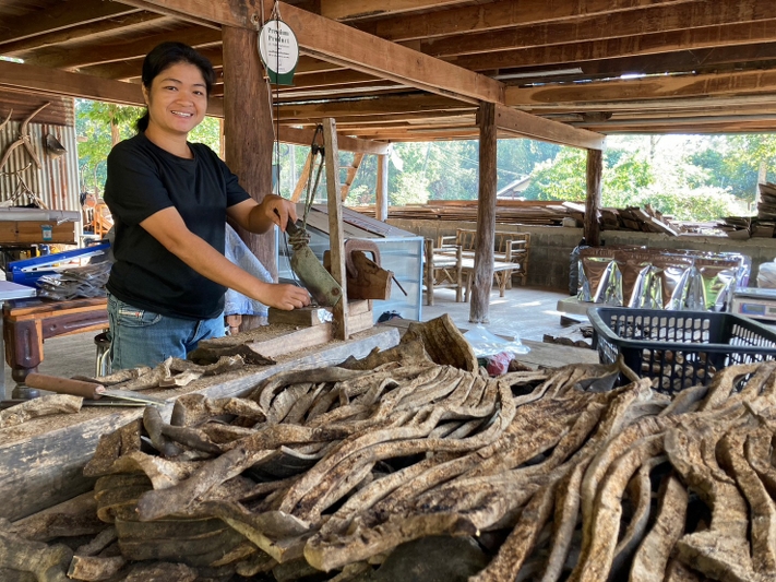 หนังเค็ม “พ่อประนอม” อาหารฮอตฮิตหน้าหนาวของคนอีสาน สู่การเป็นผู้ประกอบการ Start – Up ดังไกลในต่างแดน