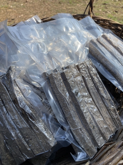 หนังเค็ม “พ่อประนอม” อาหารฮอตฮิตหน้าหนาวของคนอีสาน สู่การเป็นผู้ประกอบการ Start – Up ดังไกลในต่างแดน